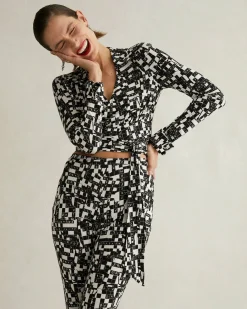 Bobbie Wrap Top In Tiny Dvf 50Th Crossword Black